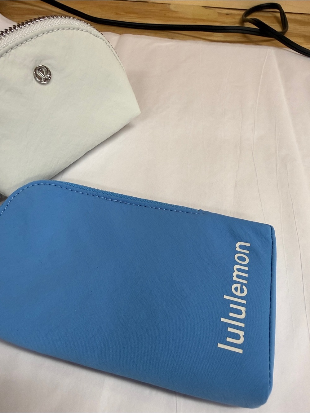 lululemon athletica Blue Wristlet Key & White Coin wallet Pouch - Picture 3 of 5
